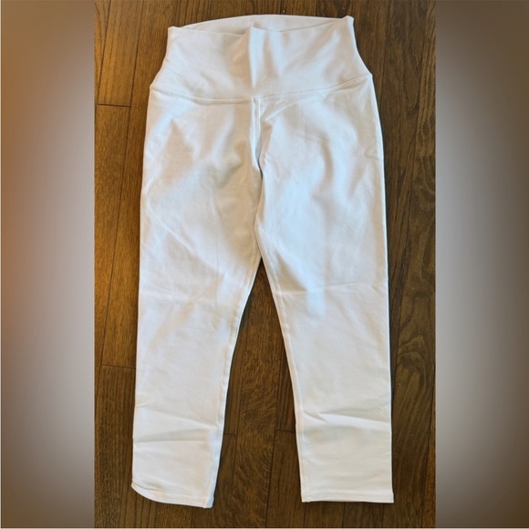 ALO Yoga Crisp White High-Waist Leggings - Picture 4 of 7